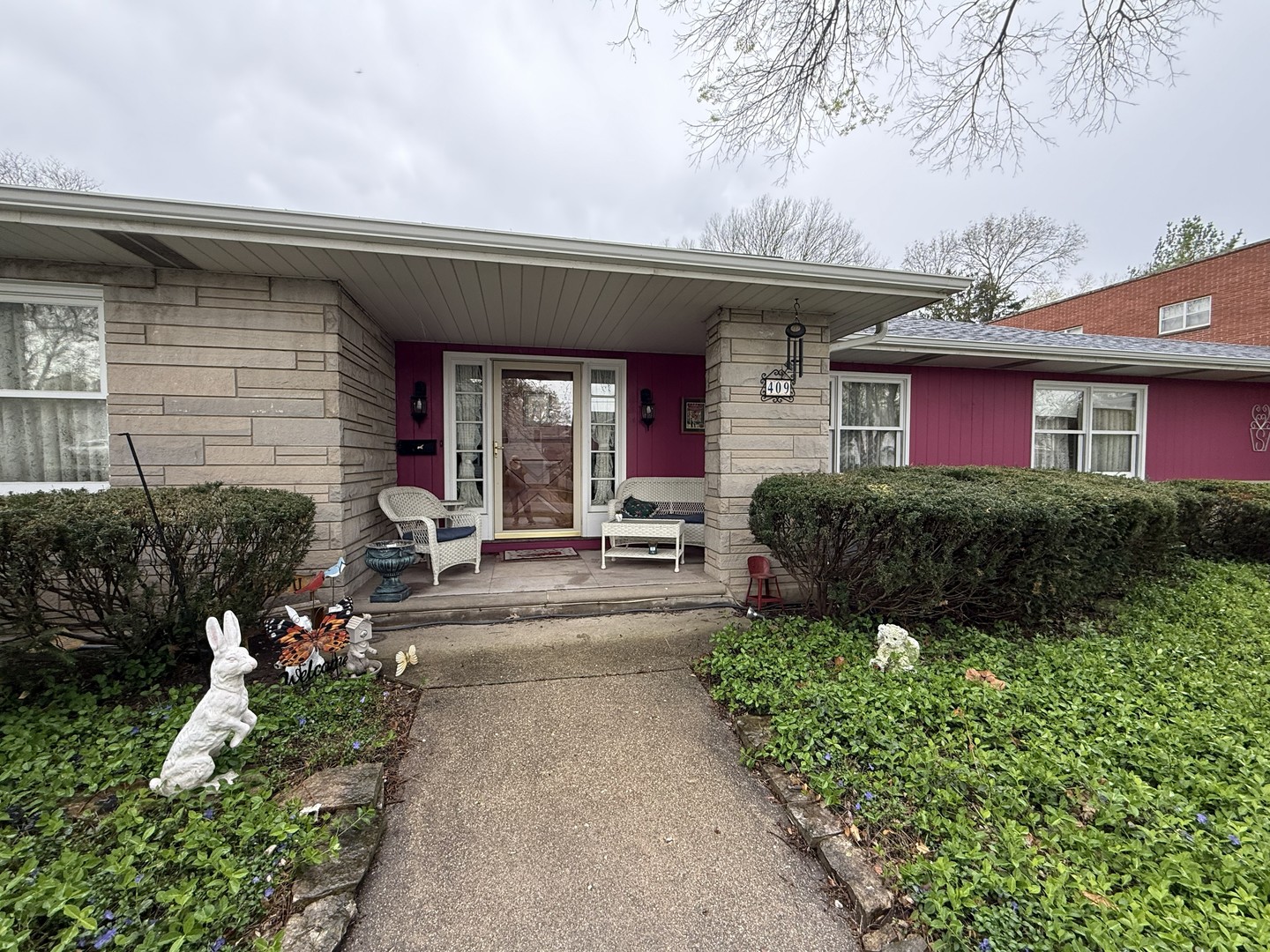 409 West Jefferson Street Morris, IL 60450 - Photo 41 of 44 a view of a house with potted plants and a bench