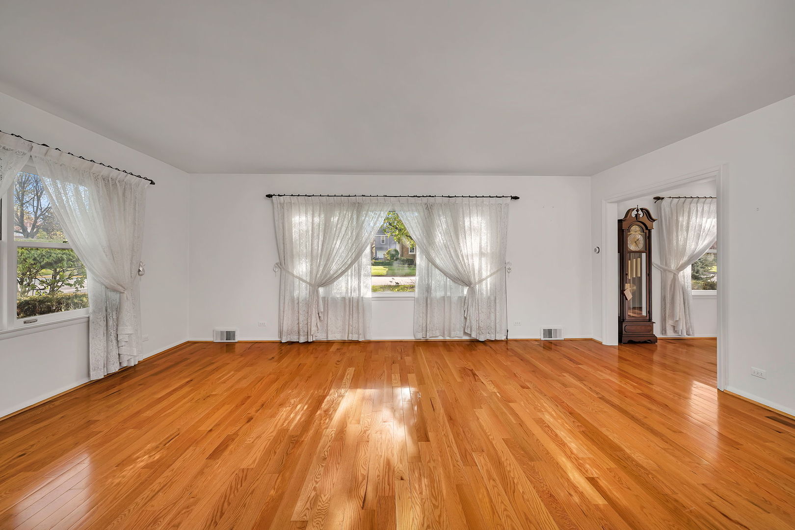 409 West Jefferson Street Morris, IL 60450 - Photo 9 of 44 a view of an empty room and window