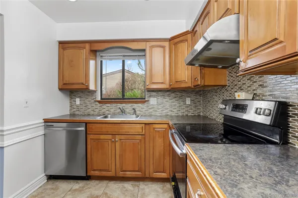 $3,300 | 21 Scenic View Drive, Yorktown Heights, NY 10598