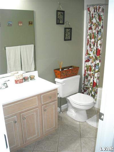 4156 Ross Road Bethlehem, PA 18020 - Photo 16 of 26