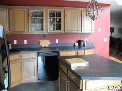 4156 Ross Road Bethlehem, PA 18020 - Photo 9 of 26