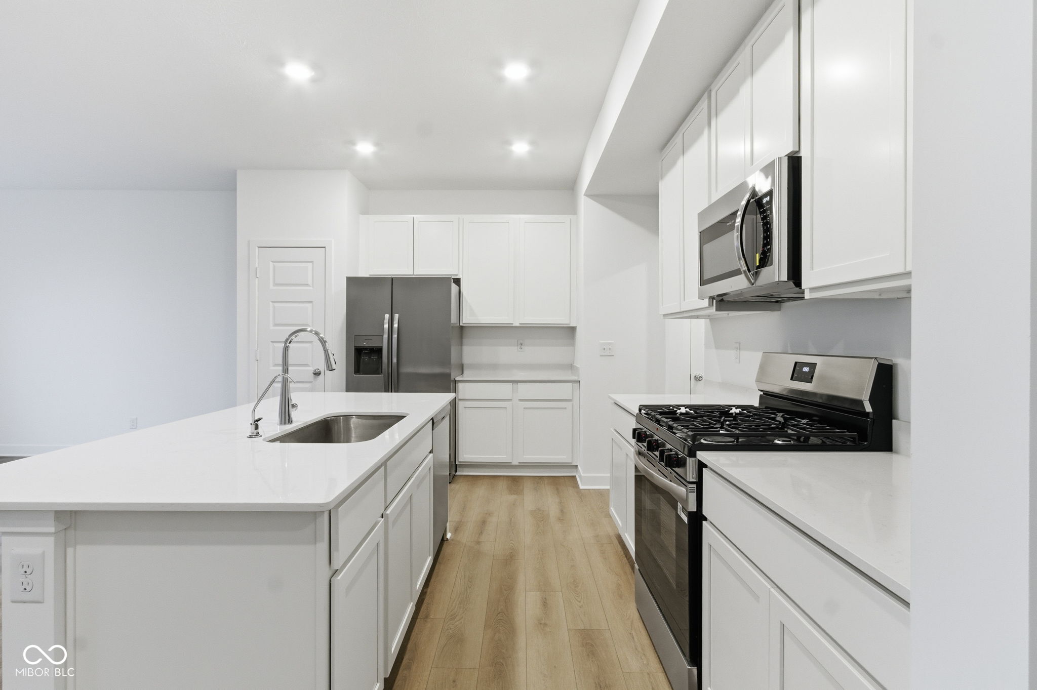 6597 Halsey Street Zionsville, IN 46077 - Photo 11 of 45