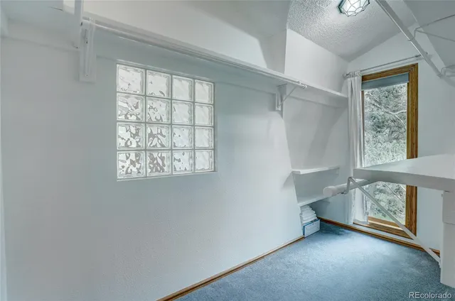 a picture of a bench