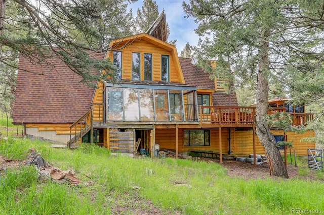 a view of a house with a big yard