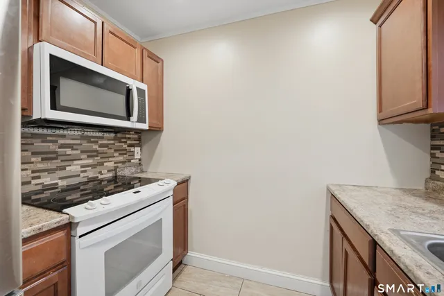 $139,000 | 95 Middle Turnpike West, Unit B4, Manchester, CT 06040