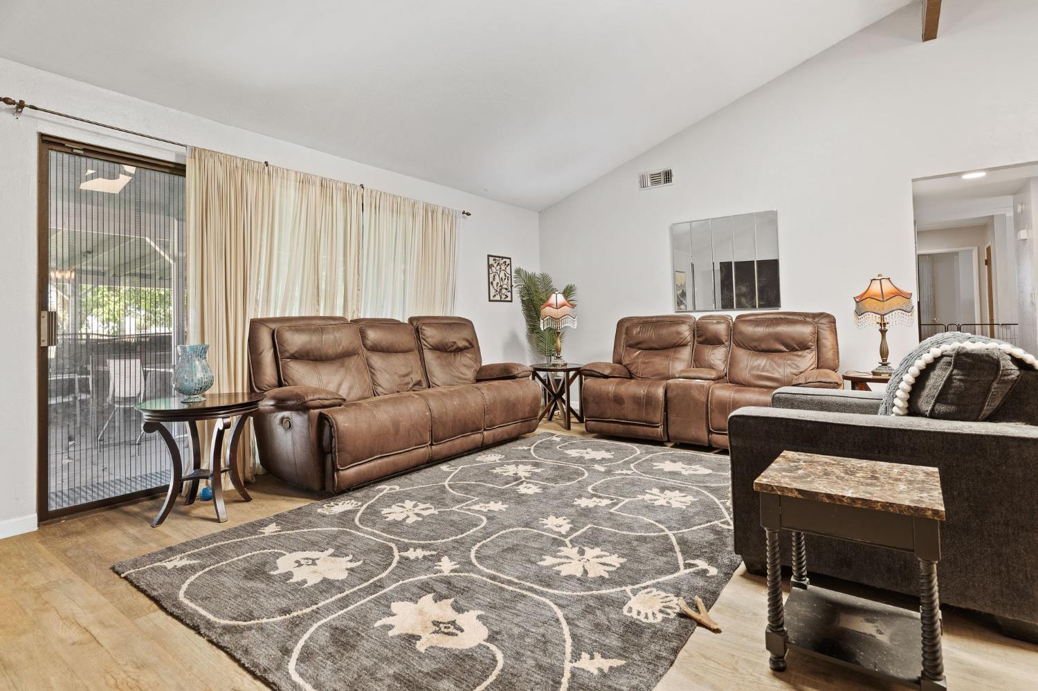 7610 Lake Ridge Circle Elk Grove, CA 95624 - Photo 15 of 48