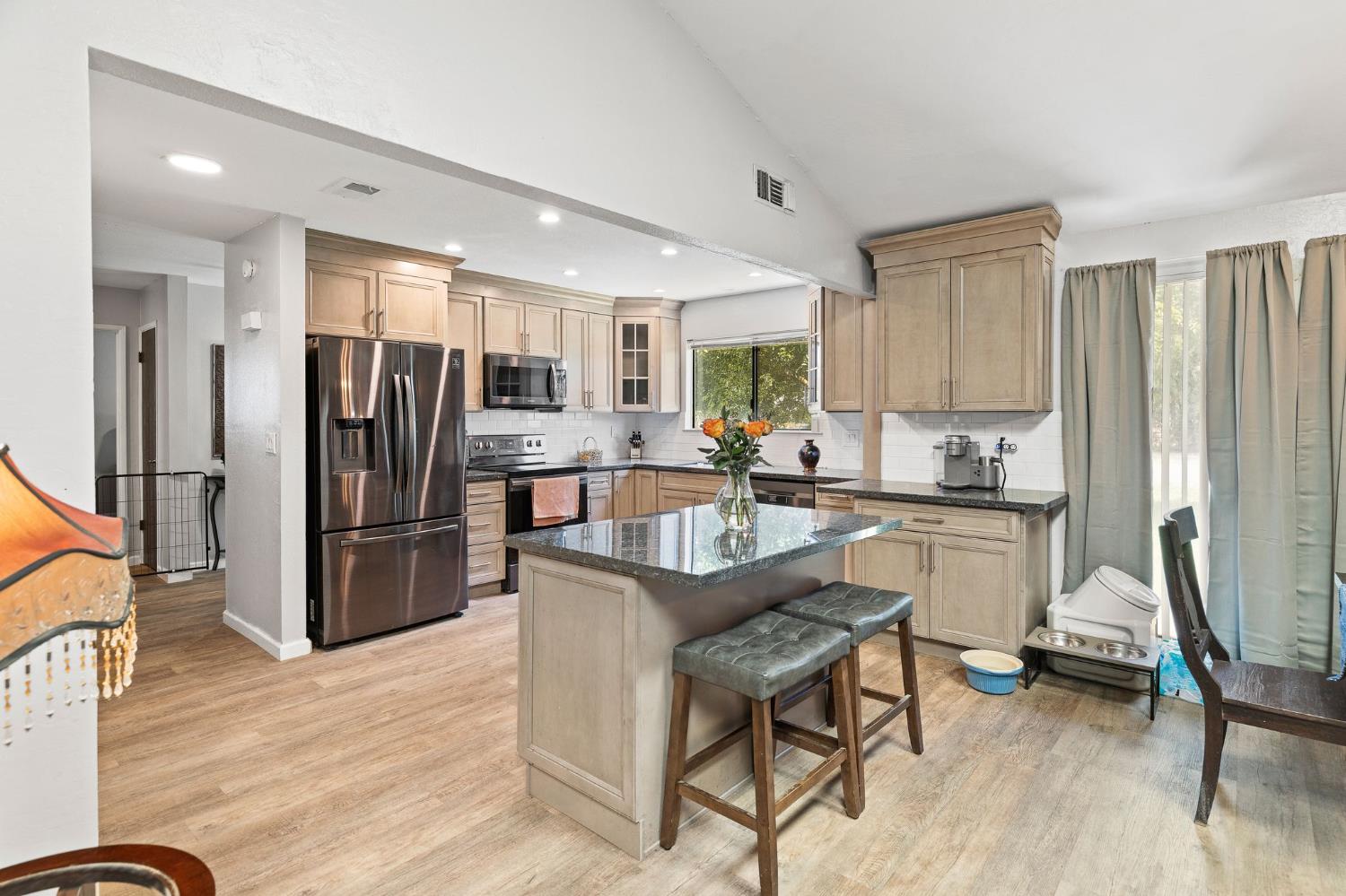 7610 Lake Ridge Circle Elk Grove, CA 95624 - Photo 8 of 48