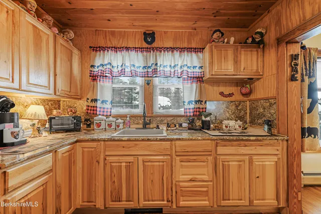 $269,900 | 90 Cheshire Road, Pittsfield, MA 01201