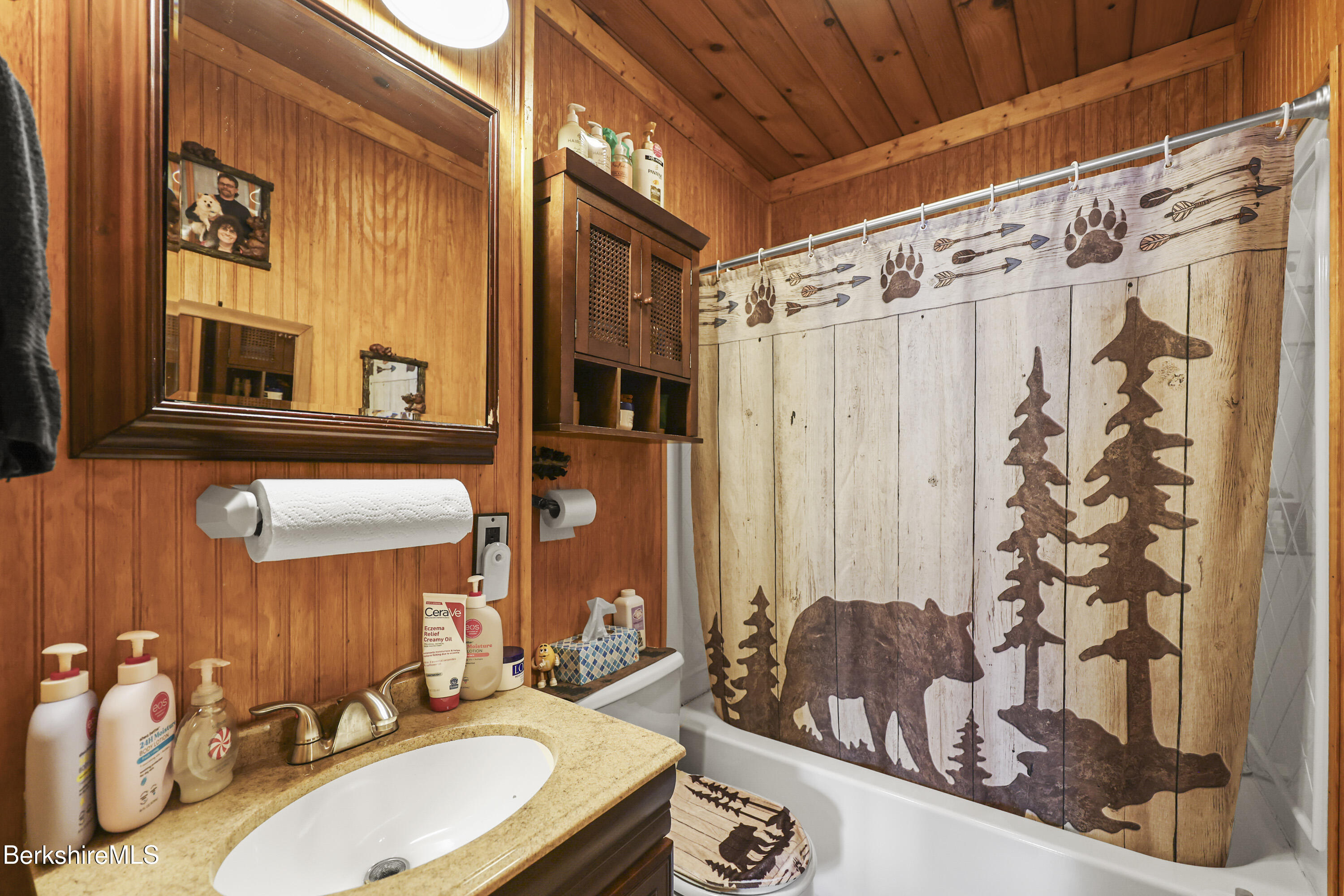 90 Cheshire Road Pittsfield, MA 01201 - Photo 19 of 26 Bathroom