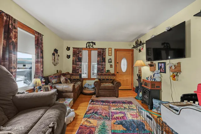 $269,900 | 90 Cheshire Road, Pittsfield, MA 01201