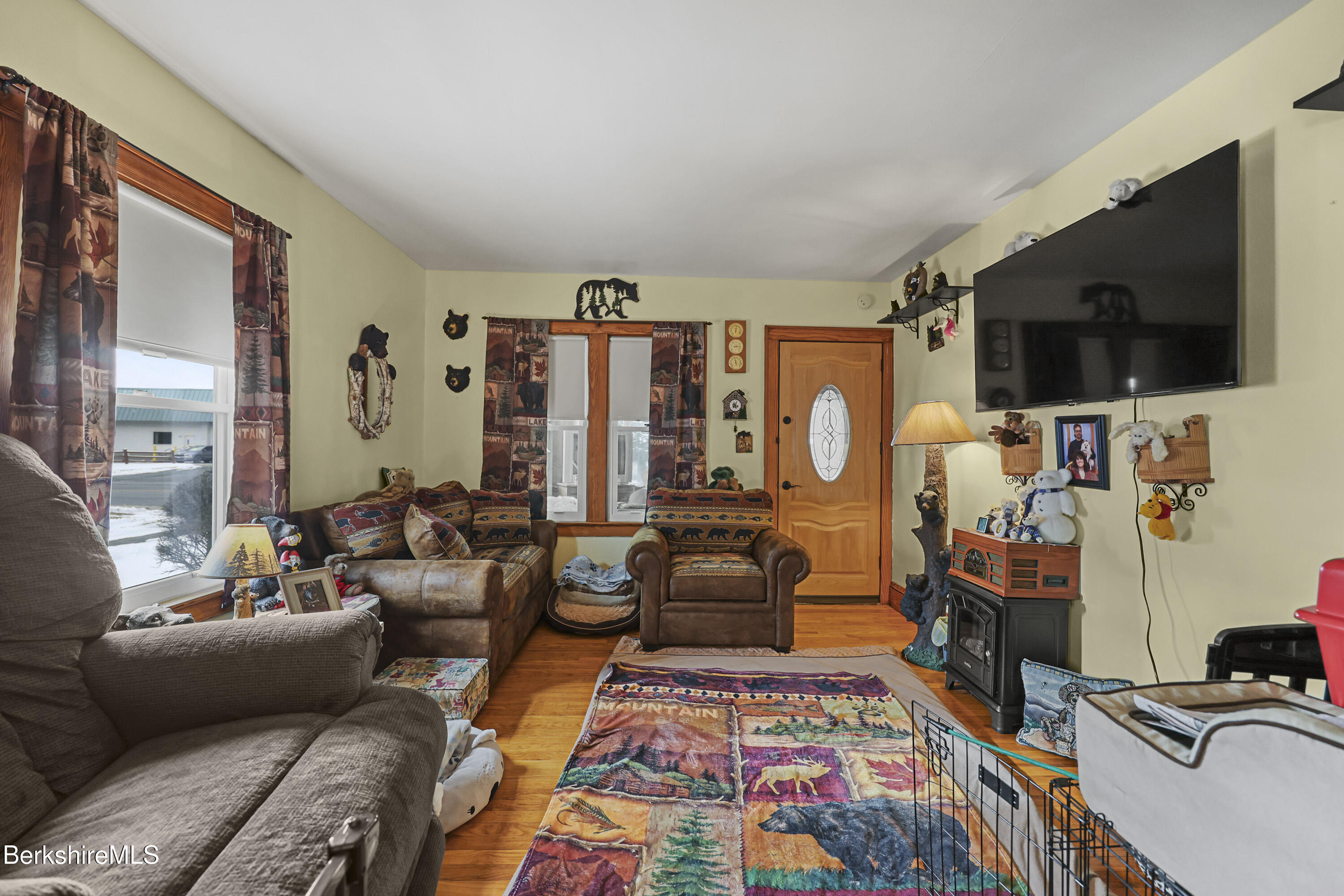 90 Cheshire Road Pittsfield, MA 01201 - Photo 7 of 26 Living Room