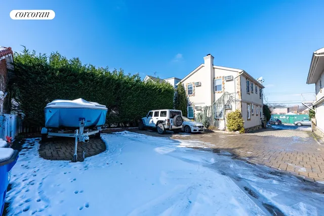 $3,000,000 | 162-02 77th Road | Hillcrest