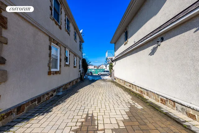 $3,000,000 | 162-02 77th Road | Hillcrest