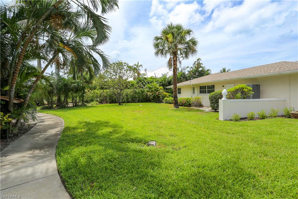 2901 Crayton Road Naples, FL 34103 - Photo 14 of 50