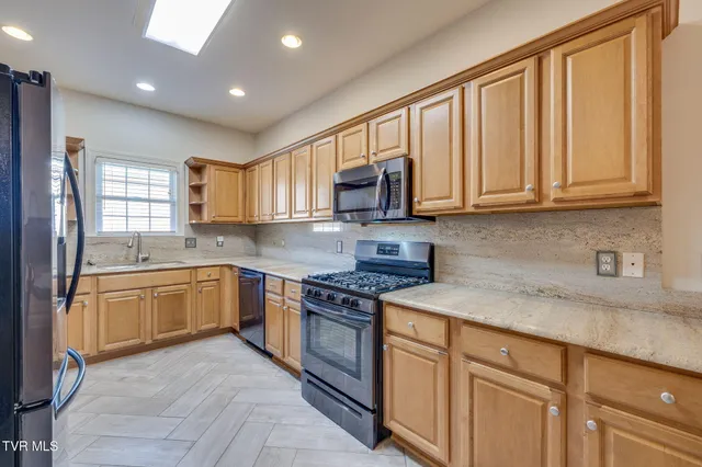 $420,000 | 1148 Bellingham Drive, Unit 2, Kingsport, TN 37660