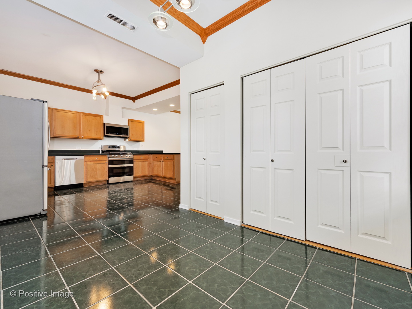 4417 North Racine Avenue, Unit 2N Chicago, IL 60640 - Photo 15 of 22 a view of kitchen and microwave