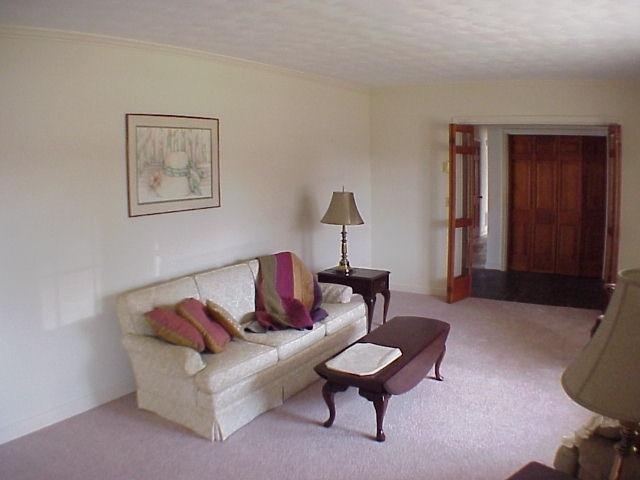 4521 Rosecrest Road Roanoke, VA 24018 - Photo 16 of 27 a living room with furniture