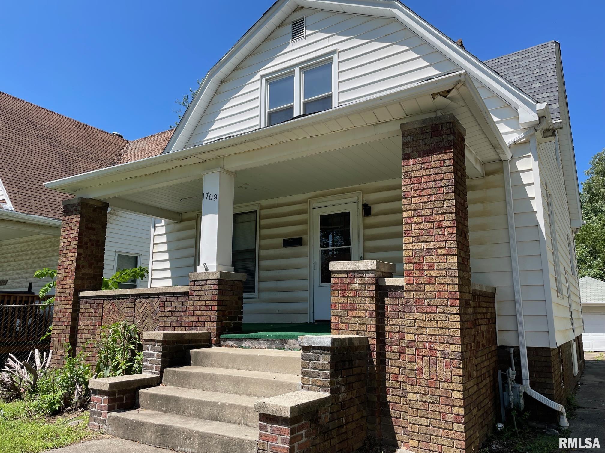 1709 East Reynolds Street Springfield, IL 62702 - Photo 1 of 24 Gallery Image 1