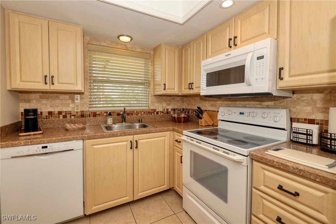 16007 Davis Road, Unit 922 Fort Myers, FL 33908 - Photo 7 of 46 Gallery Image 7