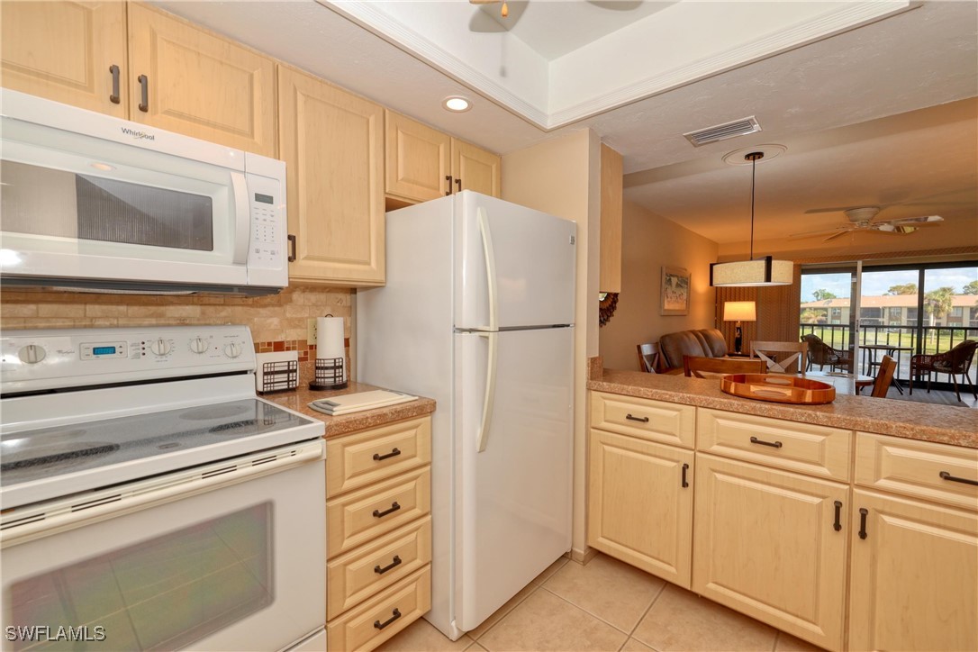 16007 Davis Road, Unit 922 Fort Myers, FL 33908 - Photo 8 of 46 Gallery Image 8
