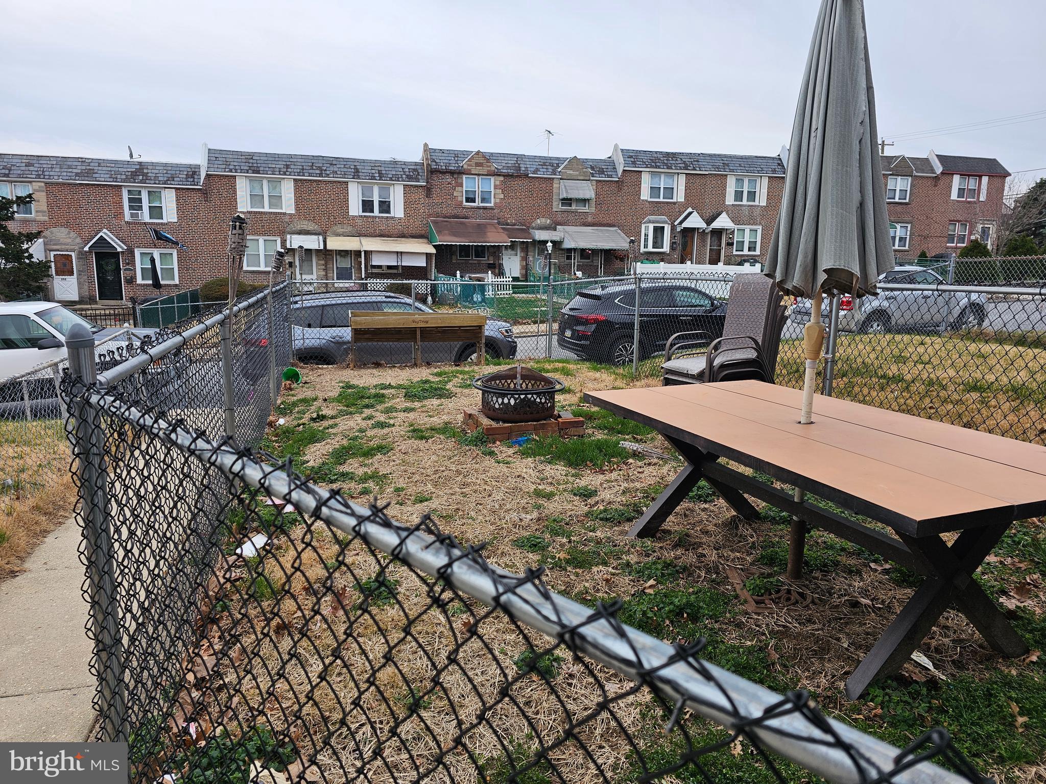 259 Cambridge Road Clifton Heights, PA 19018 - Photo 2 of 12 Fenced Yar