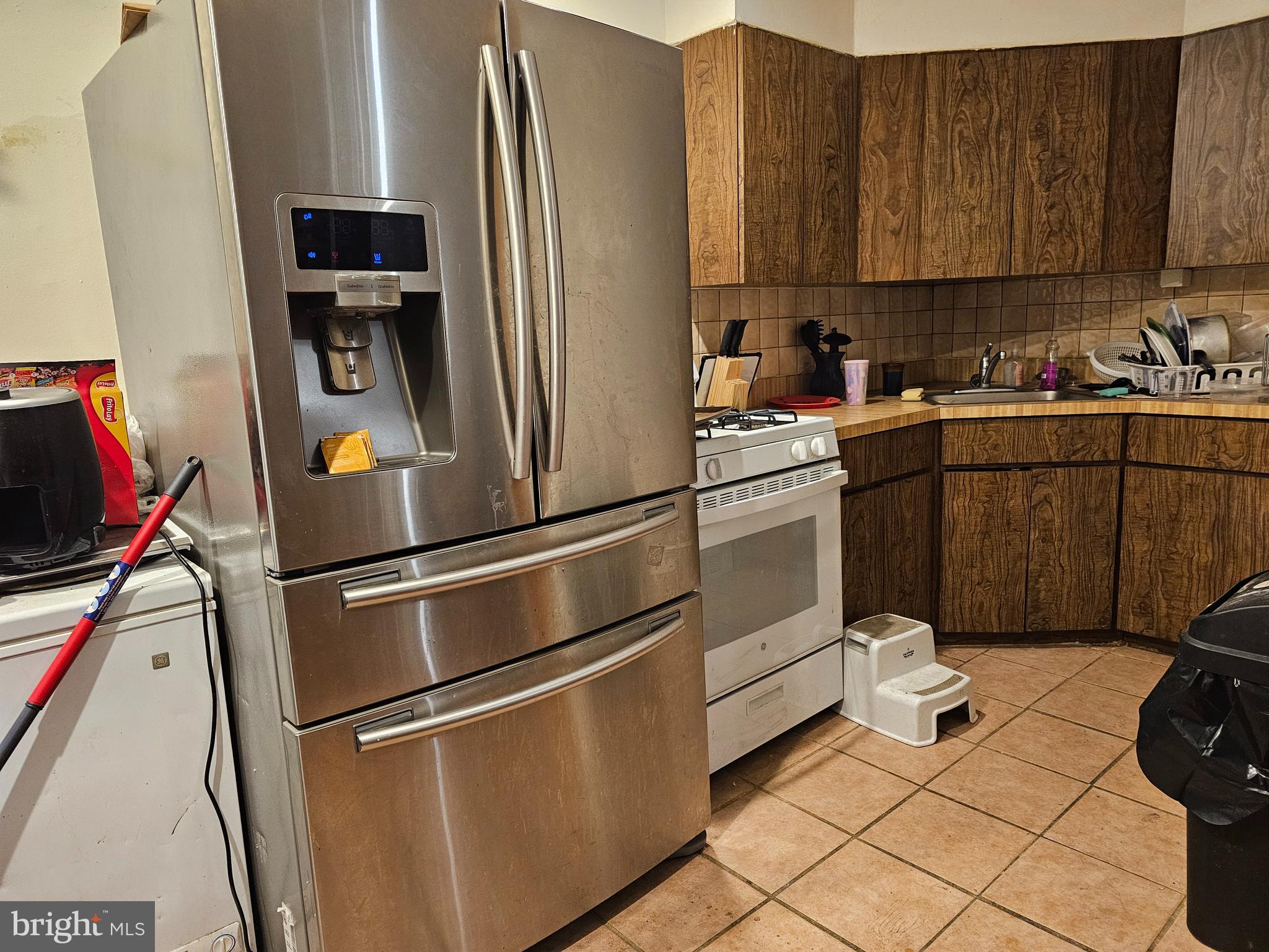 259 Cambridge Road Clifton Heights, PA 19018 - Photo 7 of 12 Kitchen