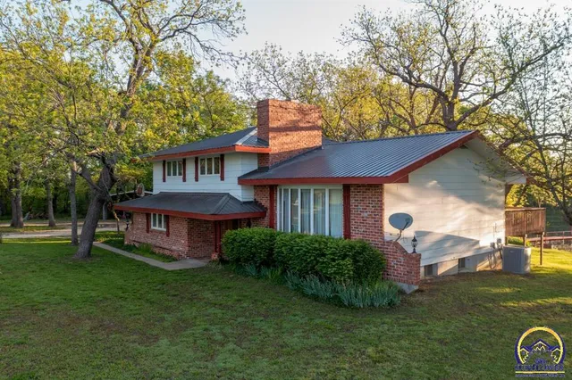 $372,000 | 18409 Harveyville Road, Harveyville, KS 66431