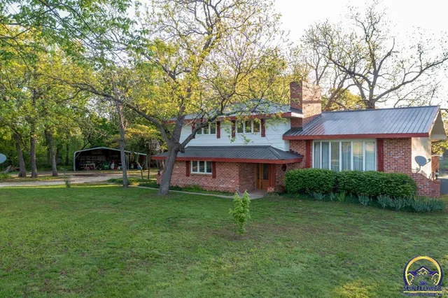 $372,000 | 18409 Harveyville Road, Harveyville, KS 66431