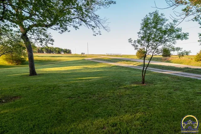 $372,000 | 18409 Harveyville Road, Harveyville, KS 66431