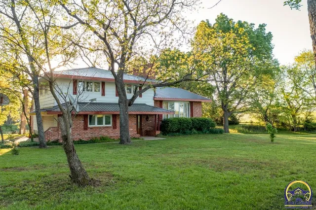 $372,000 | 18409 Harveyville Road, Harveyville, KS 66431