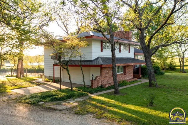 $372,000 | 18409 Harveyville Road, Harveyville, KS 66431
