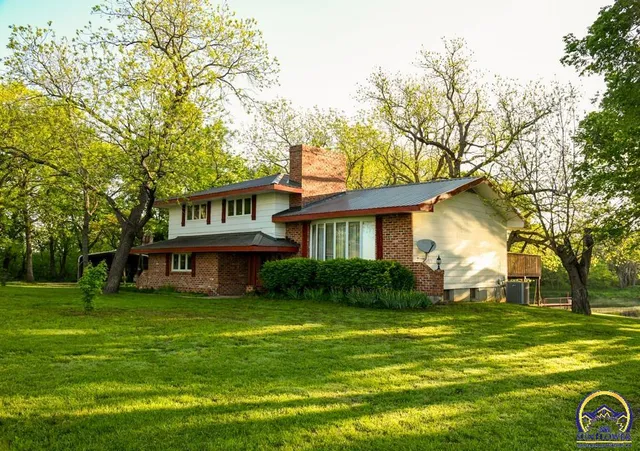 $372,000 | 18409 Harveyville Road, Harveyville, KS 66431