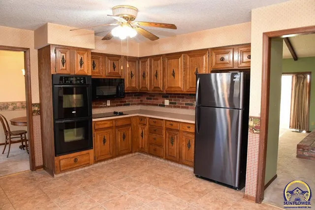 $372,000 | 18409 Harveyville Road, Harveyville, KS 66431