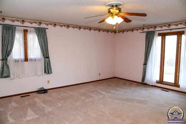 $372,000 | 18409 Harveyville Road, Harveyville, KS 66431