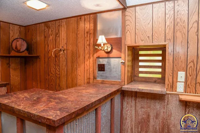 $372,000 | 18409 Harveyville Road, Harveyville, KS 66431