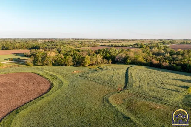 $372,000 | 18409 Harveyville Road, Harveyville, KS 66431