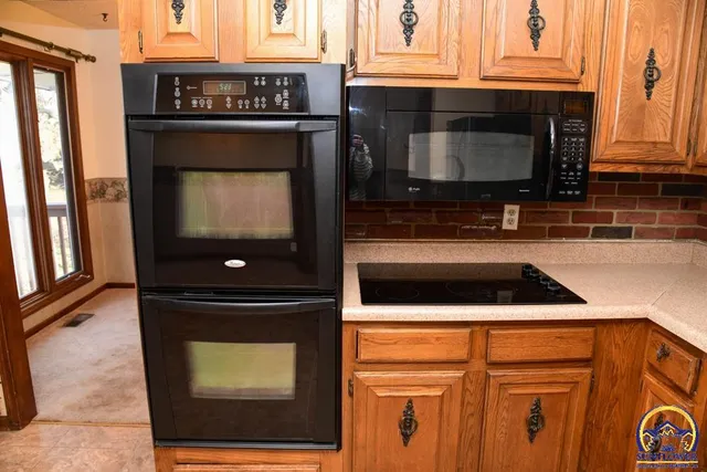 $372,000 | 18409 Harveyville Road, Harveyville, KS 66431