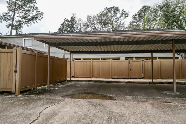 $169,800 | 2367 Briarwest Boulevard, Houston, TX 77077