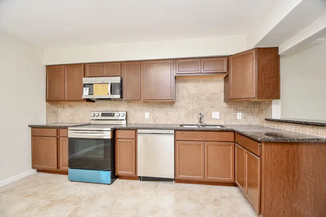 $169,800 | 2367 Briarwest Boulevard, Houston, TX 77077