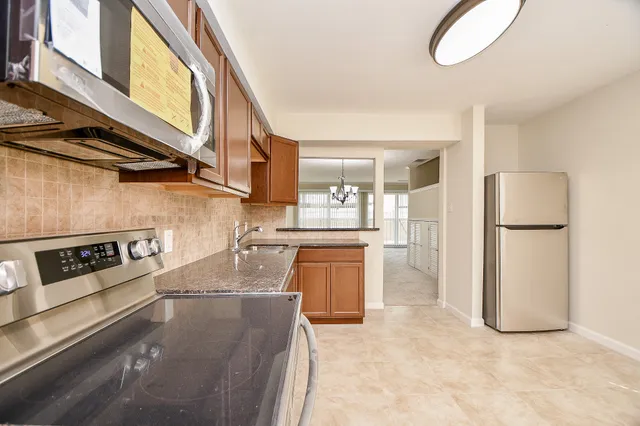 $169,800 | 2367 Briarwest Boulevard, Houston, TX 77077