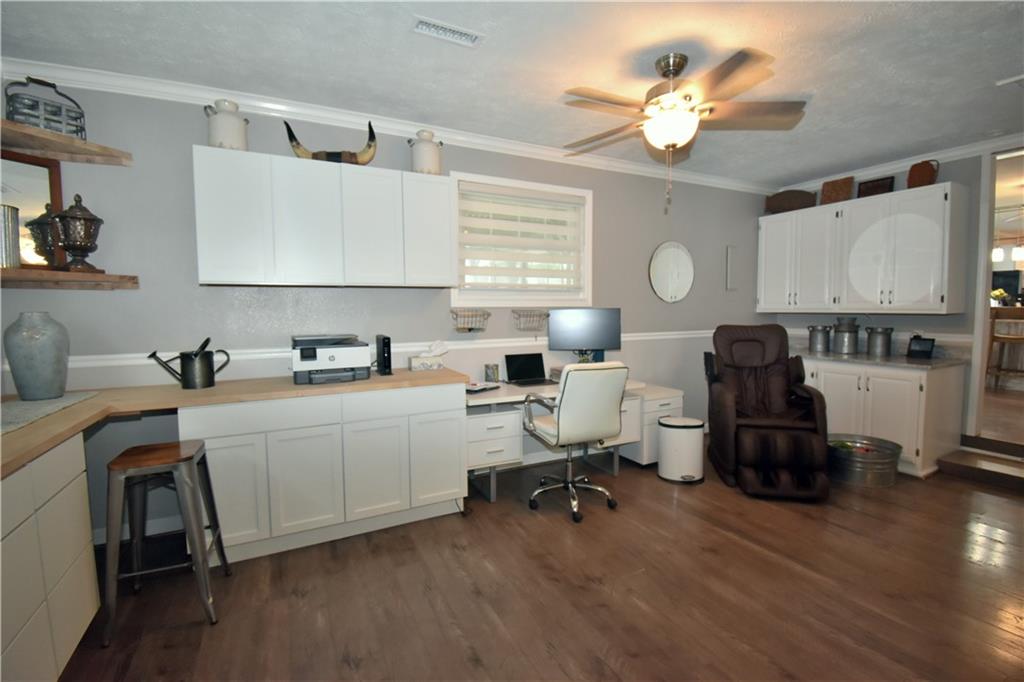 8601 Cox Road Indianapolis, IN 46221 - Photo 9 of 56