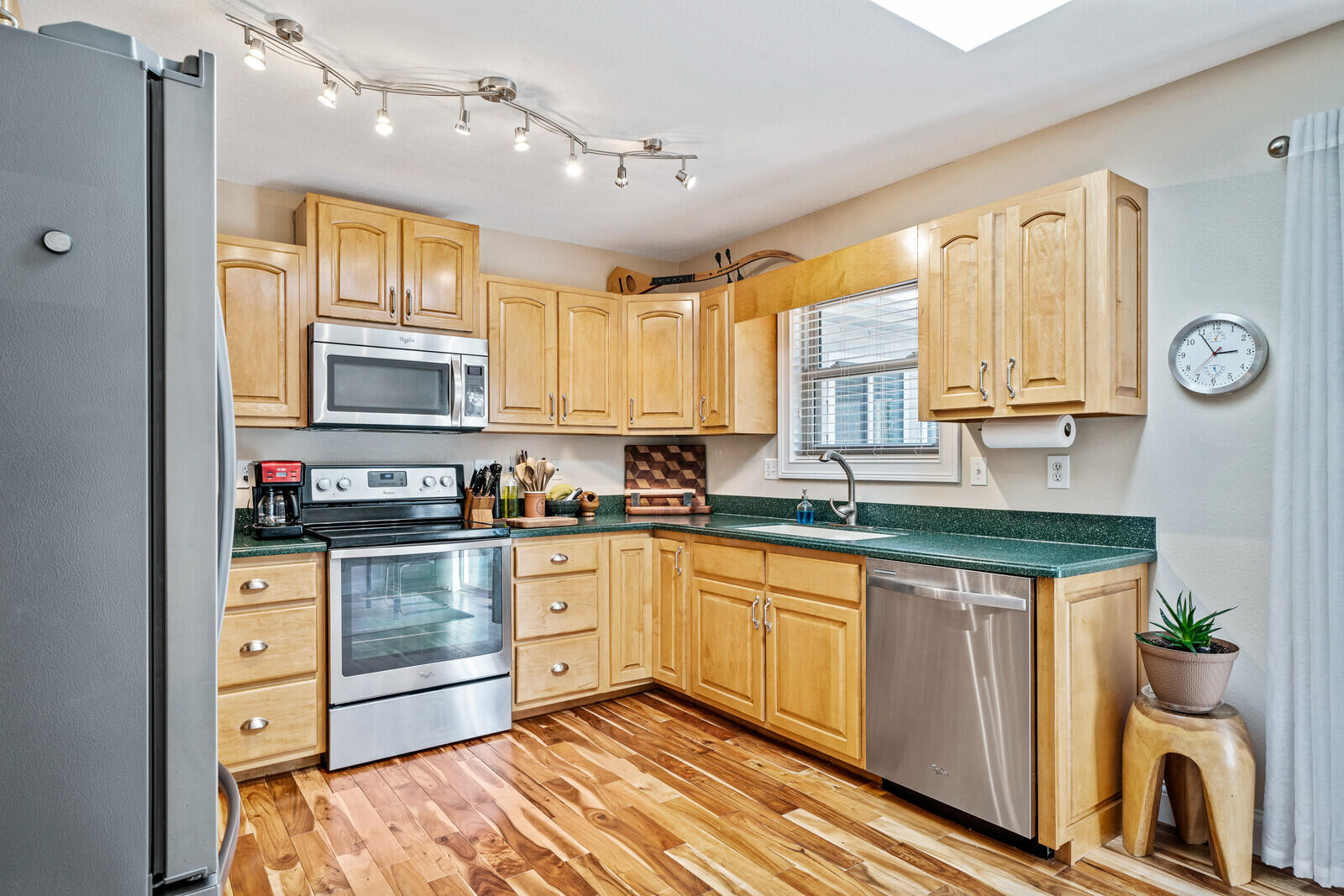 120 Exeter Drive Fairfield Glade, TN 38558 - Photo 9 of 32 Newer SS appliances