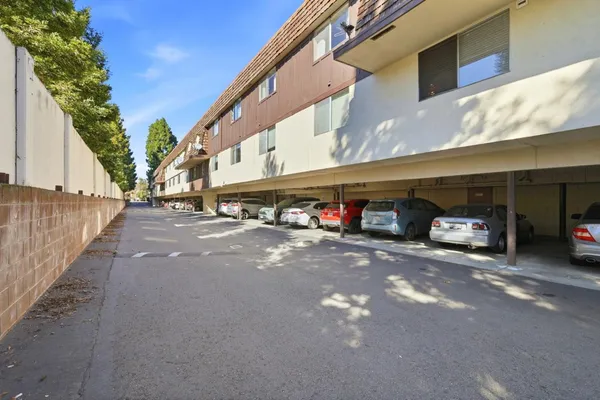 a view of a pathway in outside of the house