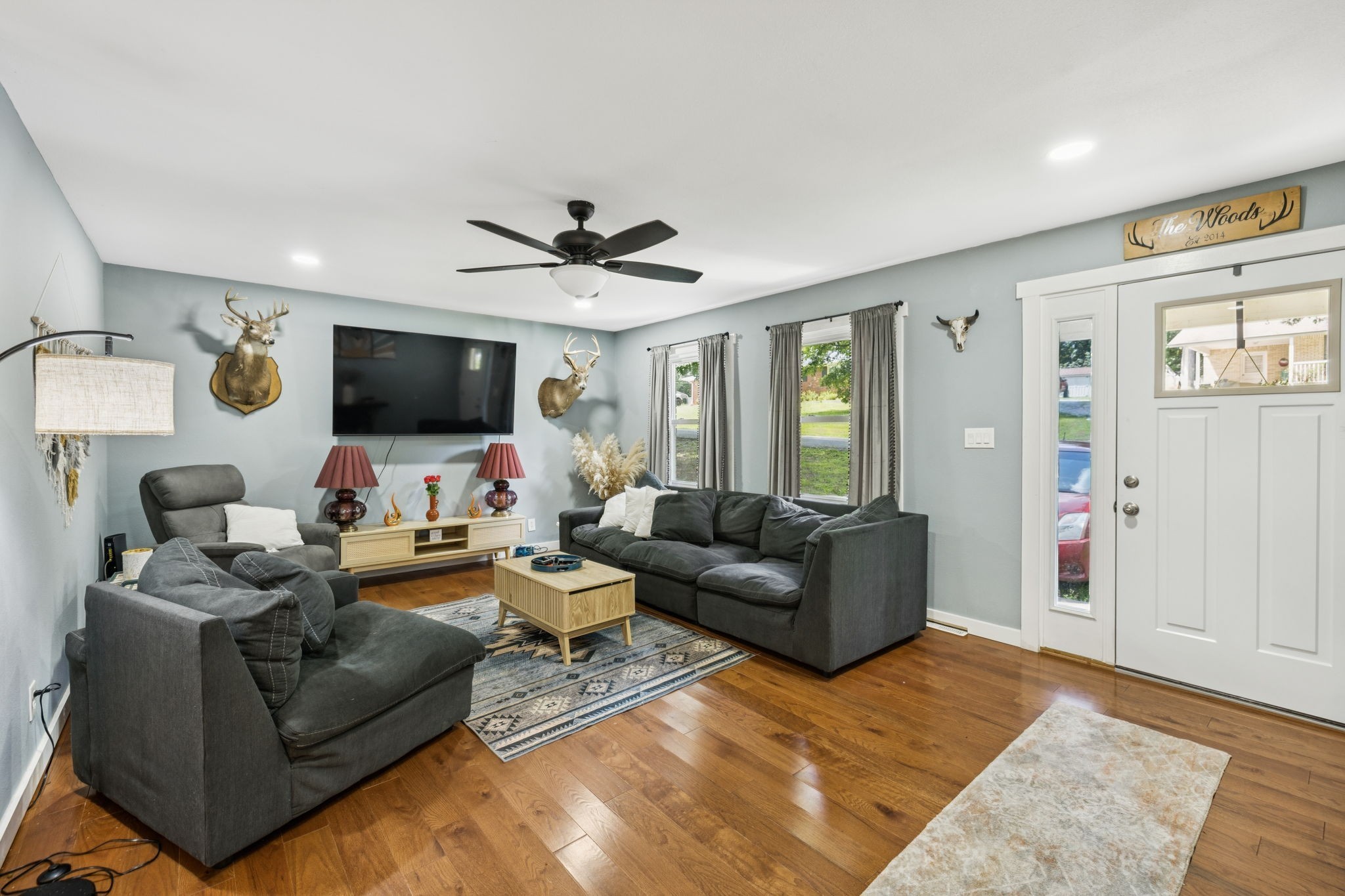 630 Lakeview Court Tennessee Ridge, TN 37178 - Photo 5 of 33 a living room with furniture and a flat screen tv