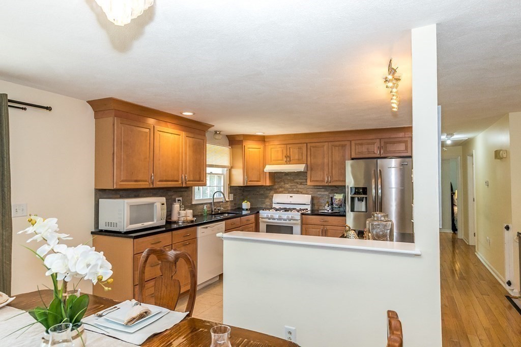47 Wilmington Road Burlington, MA 01803 - Photo 14 of 40 Gallery Image 14