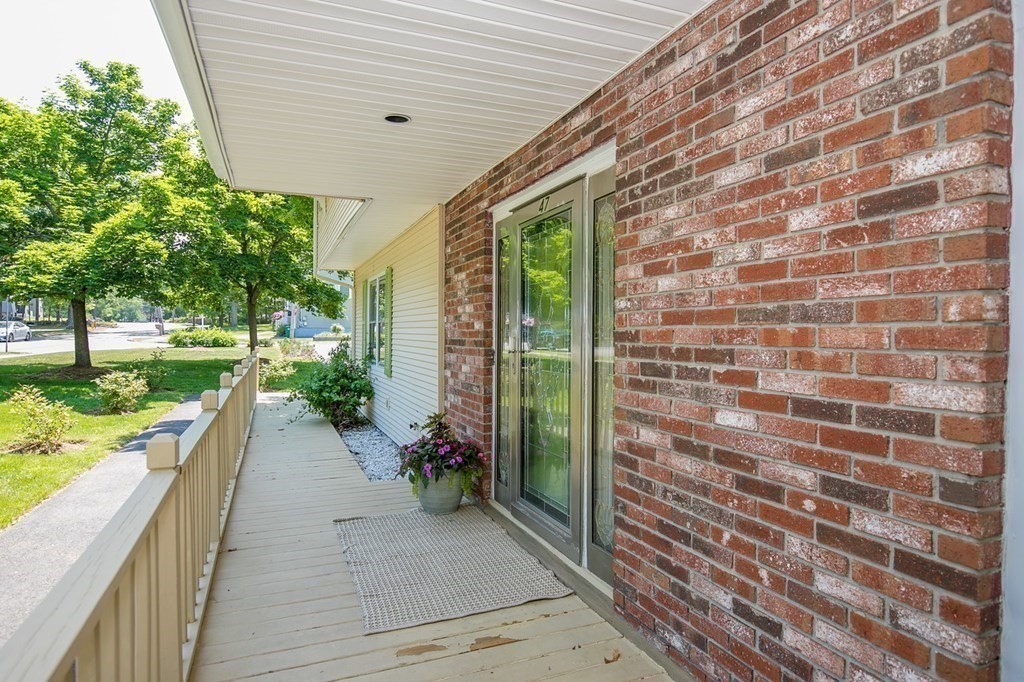 47 Wilmington Road Burlington, MA 01803 - Photo 4 of 40 Gallery Image 4