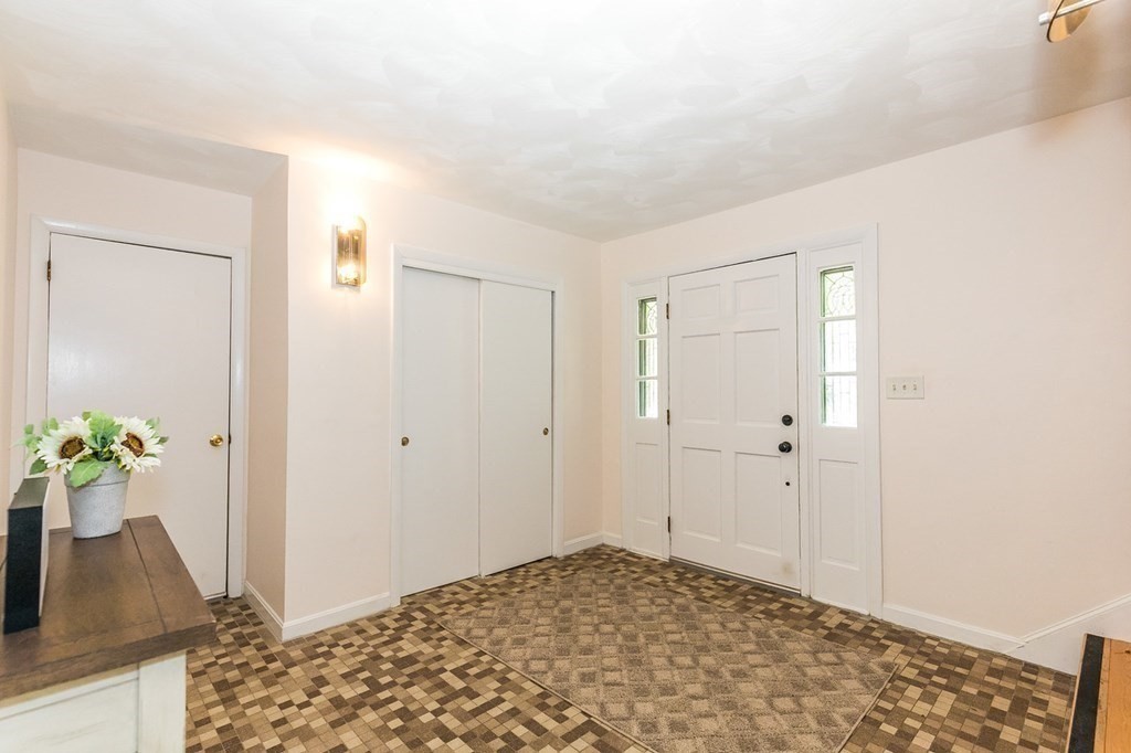 47 Wilmington Road Burlington, MA 01803 - Photo 6 of 40 Gallery Image 6