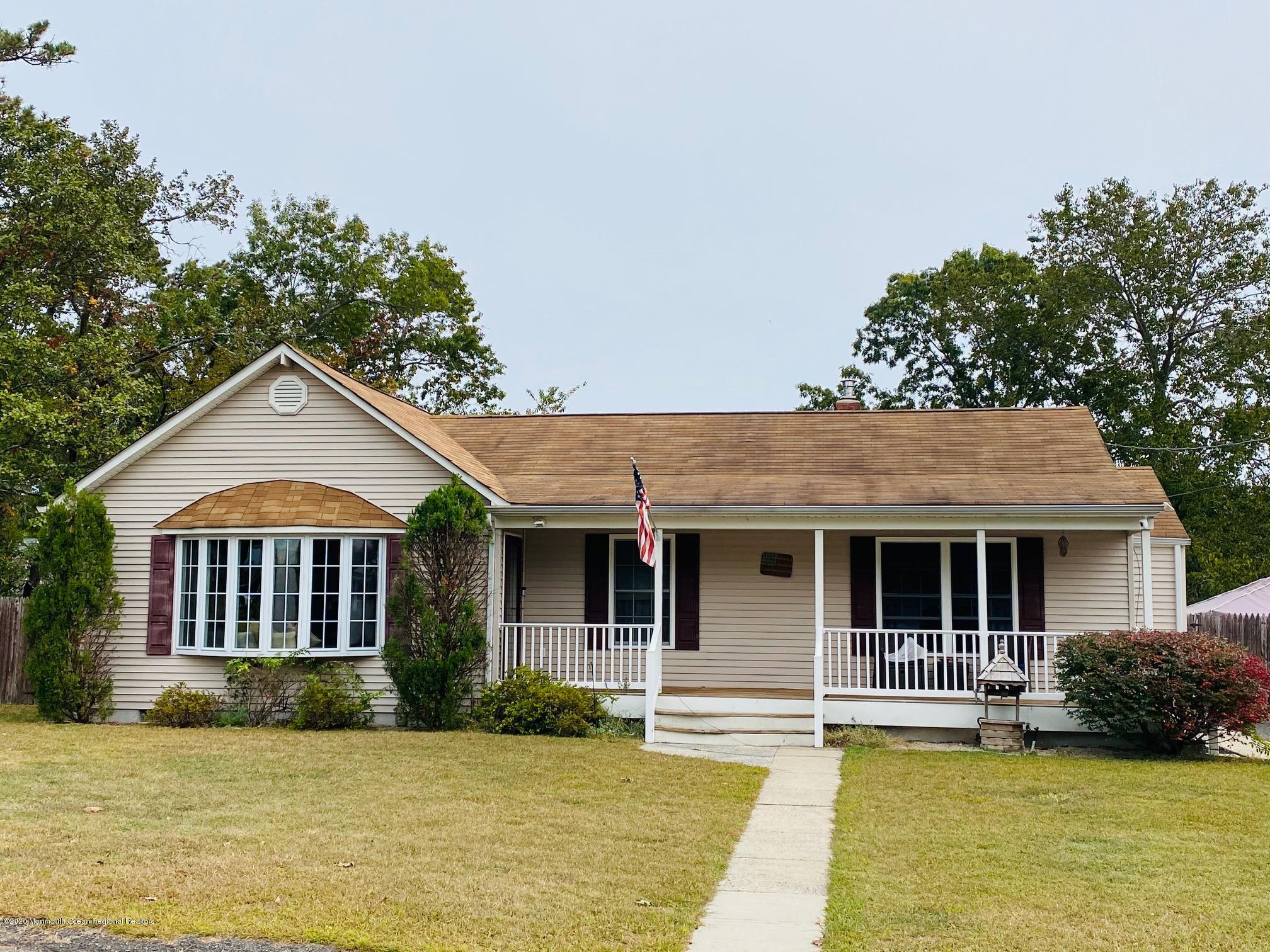 16 Hemlock Road Howell, NJ 07731 - Photo 1 of 14 IMG_5422