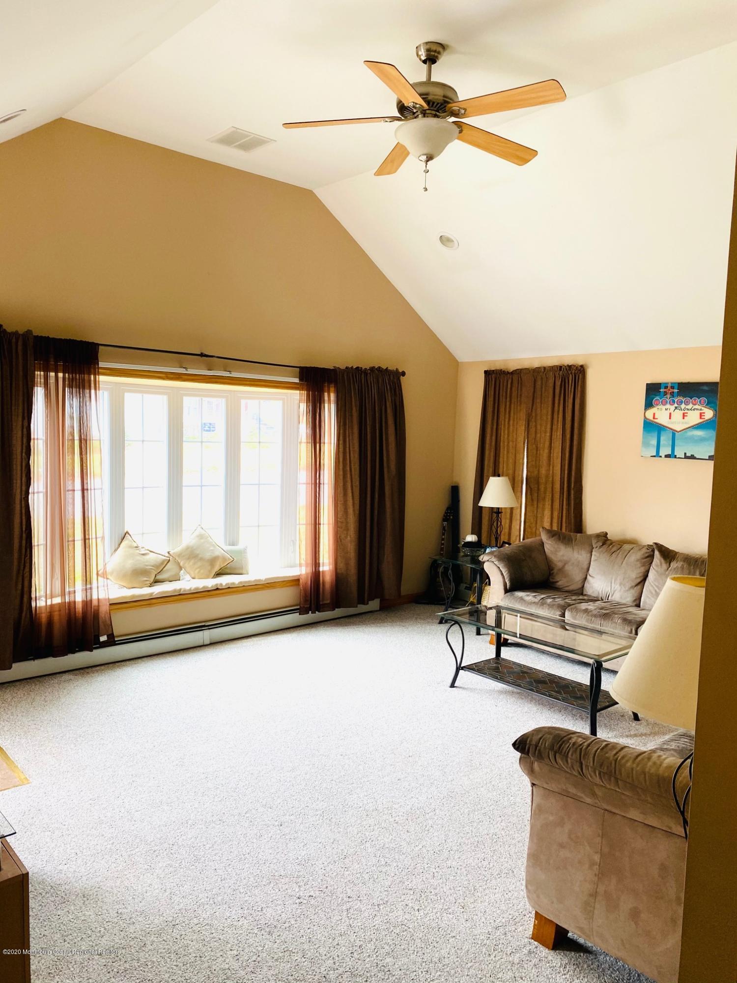 16 Hemlock Road Howell, NJ 07731 - Photo 3 of 14 IMG_5440
