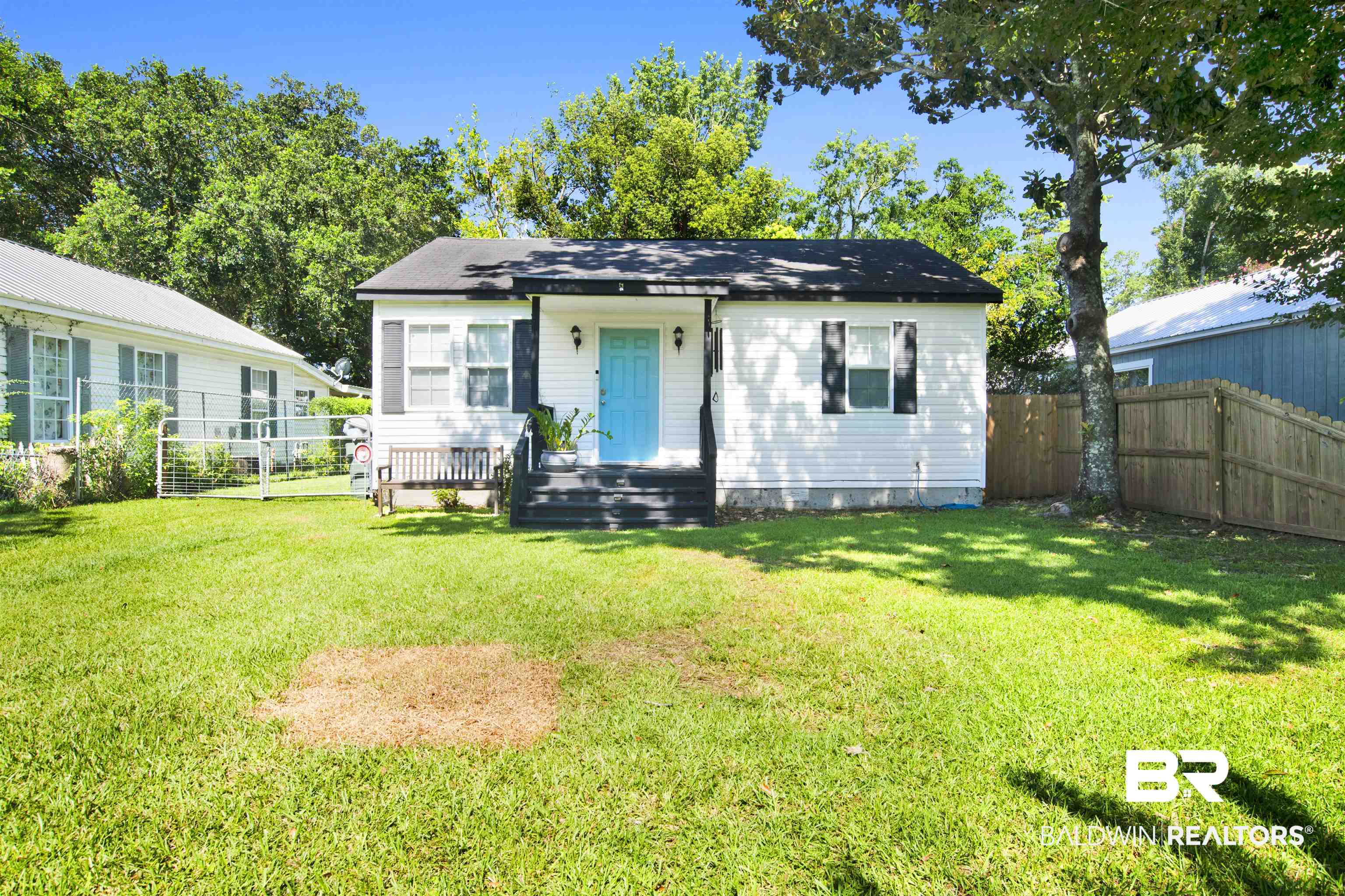403 North Pine Street Foley, AL 36535 - Photo 2 of 26